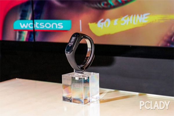 努力實(shí)施新零售理念 小米攜手屈臣氏發(fā)布手環(huán)新產(chǎn)品